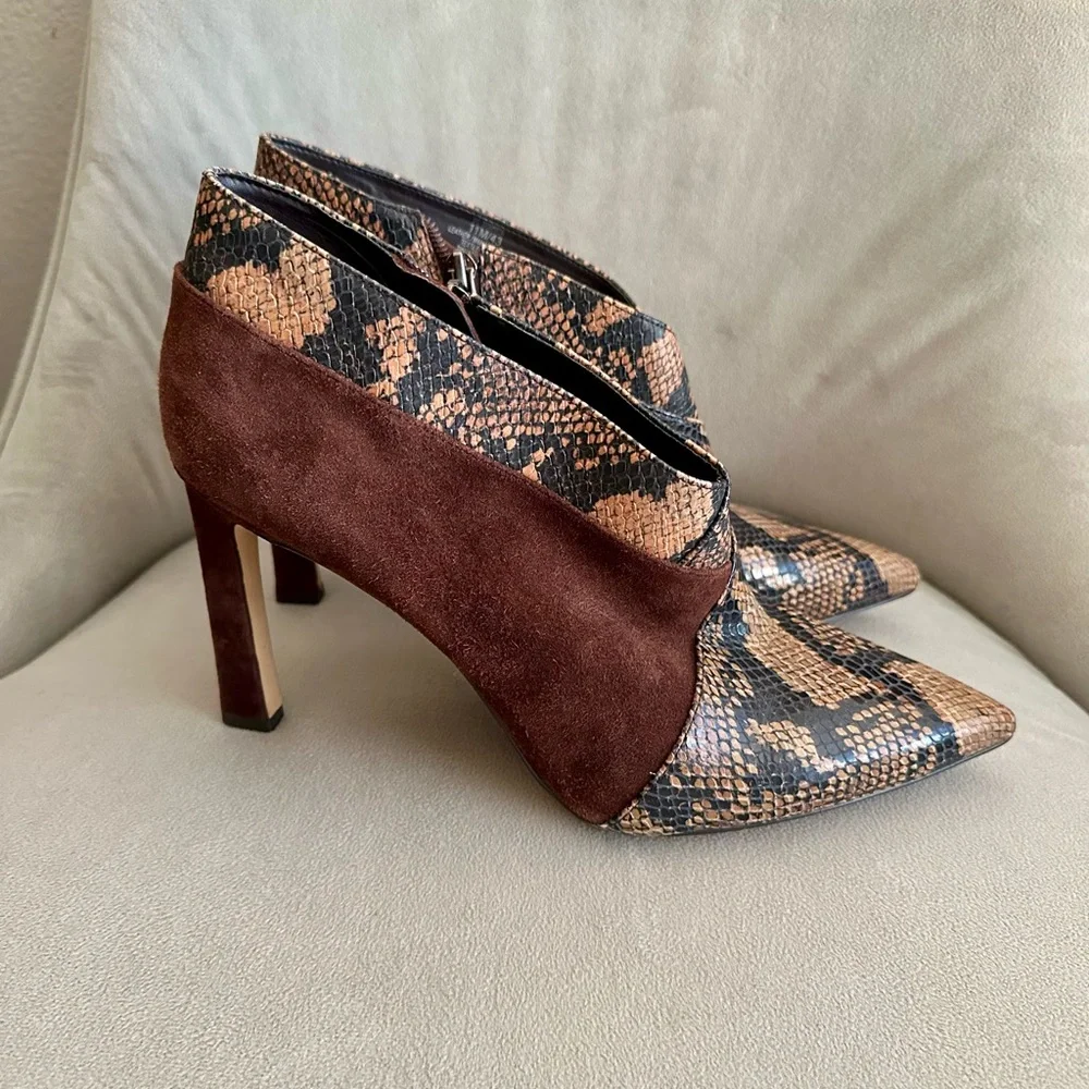 Vince Camuto Sempren Tan & Brown Snake-Print Pointed Ankle Booties Size 11 - Picture 2 of 6